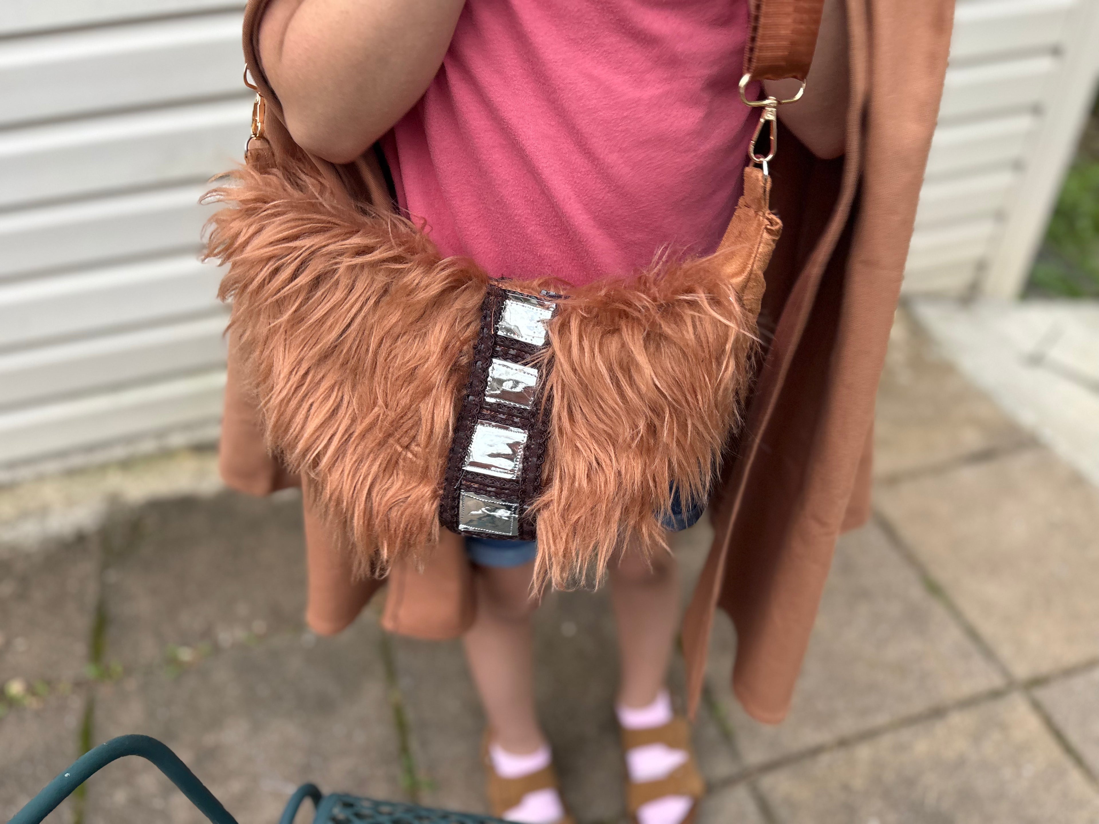 Chew-Bounding Purse